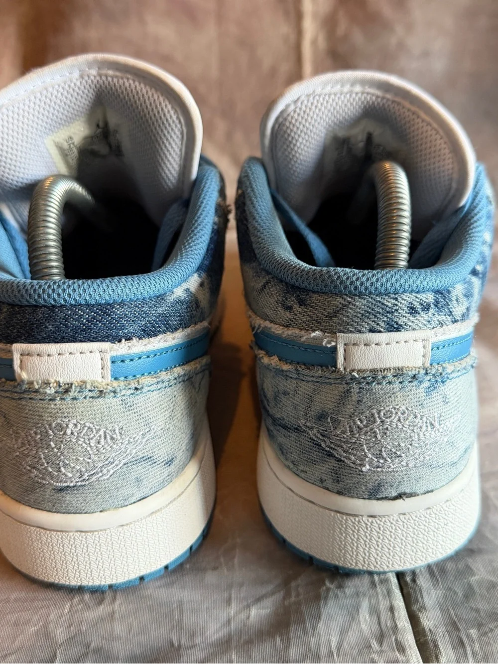Nike Air Jordan Retro 1 Low “Denim” size 7Y
